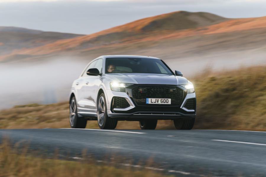  Audi RS Q8 2020 года  (UK) (фото 11 из 40)